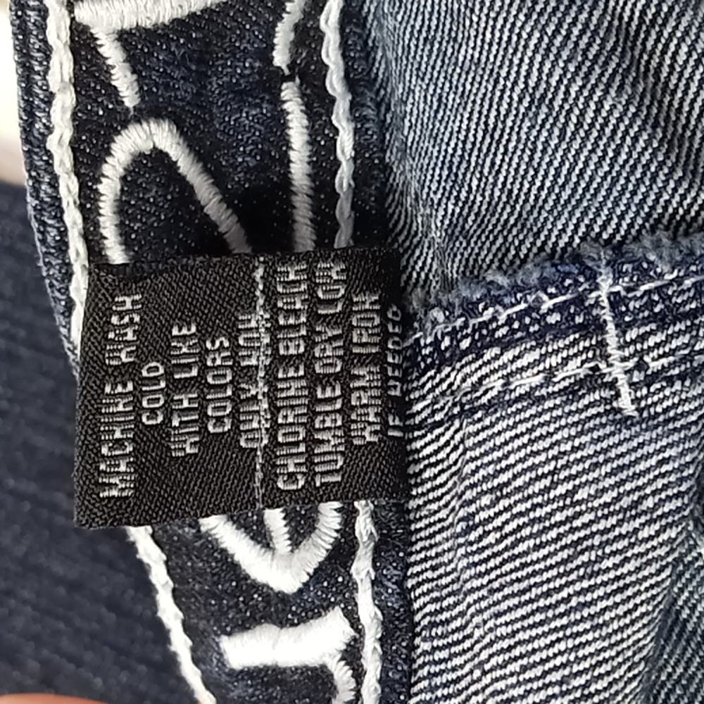 rue 21 Distressed Jean Capris 7/8 - Picture 15 of 16